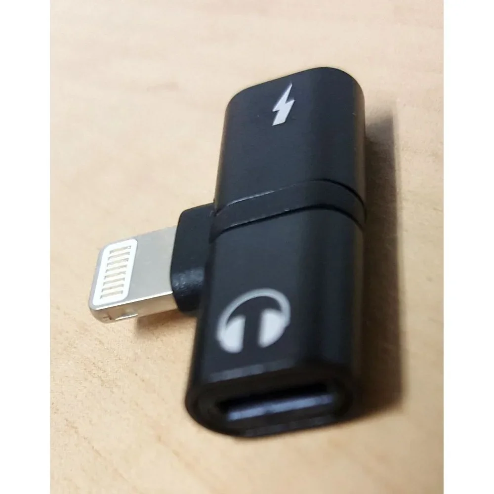 2 in 1 iPhone Lightning Splitter - Use Headphones and Charge Simultaneously